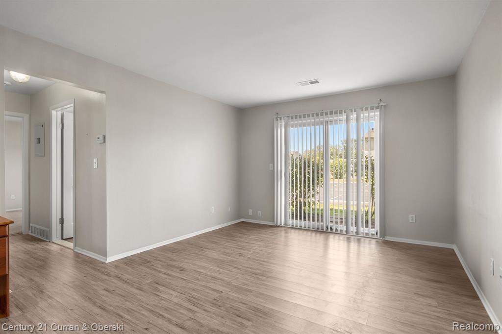 10021 Allen Pointe Drive, 83, Allen Park, MI 48101 — Photo 5