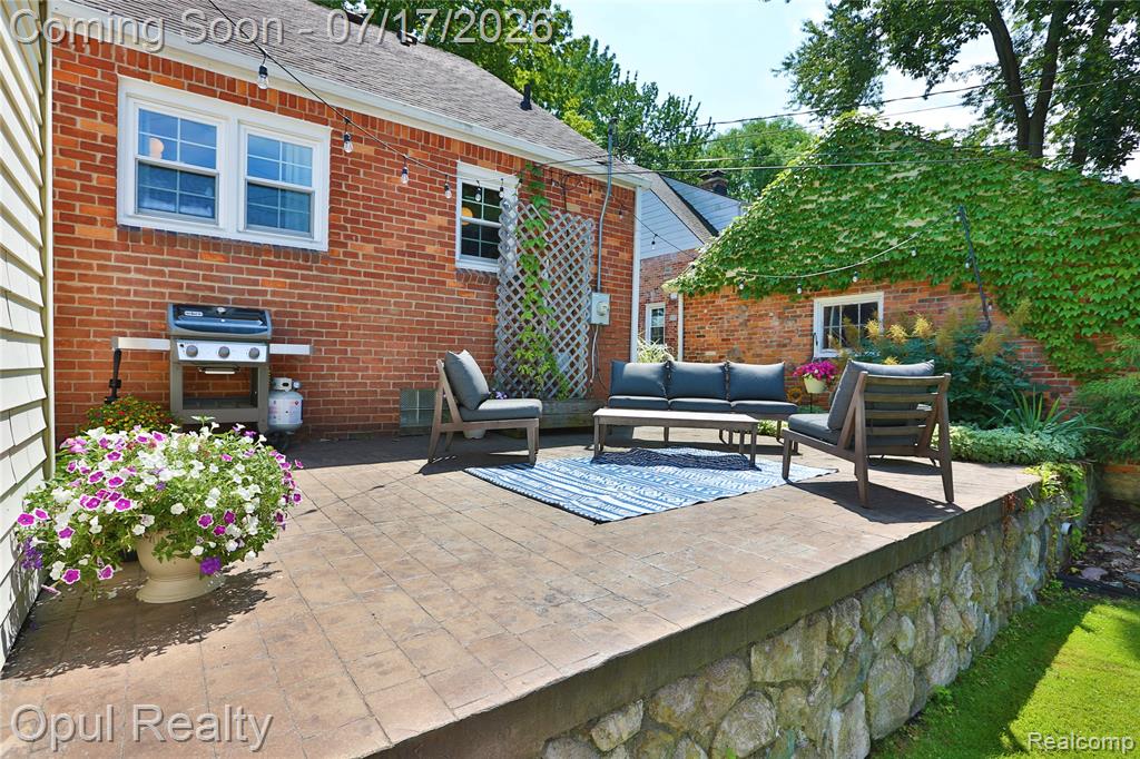 905 Forestdale Road, Royal Oak, MI 48067 — Photo 9