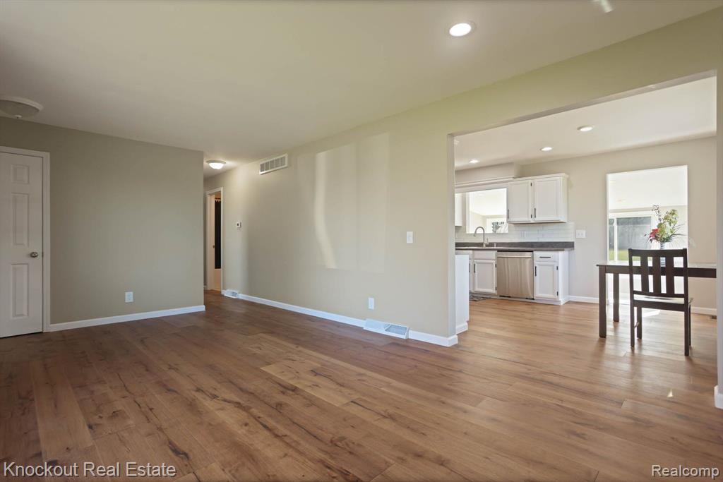6960 GARFIELD Road, Freeland, MI 48623 — Photo 9