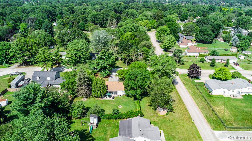 9175 Bernice Drive, Pinckney, MI 48169 — Photo 30
