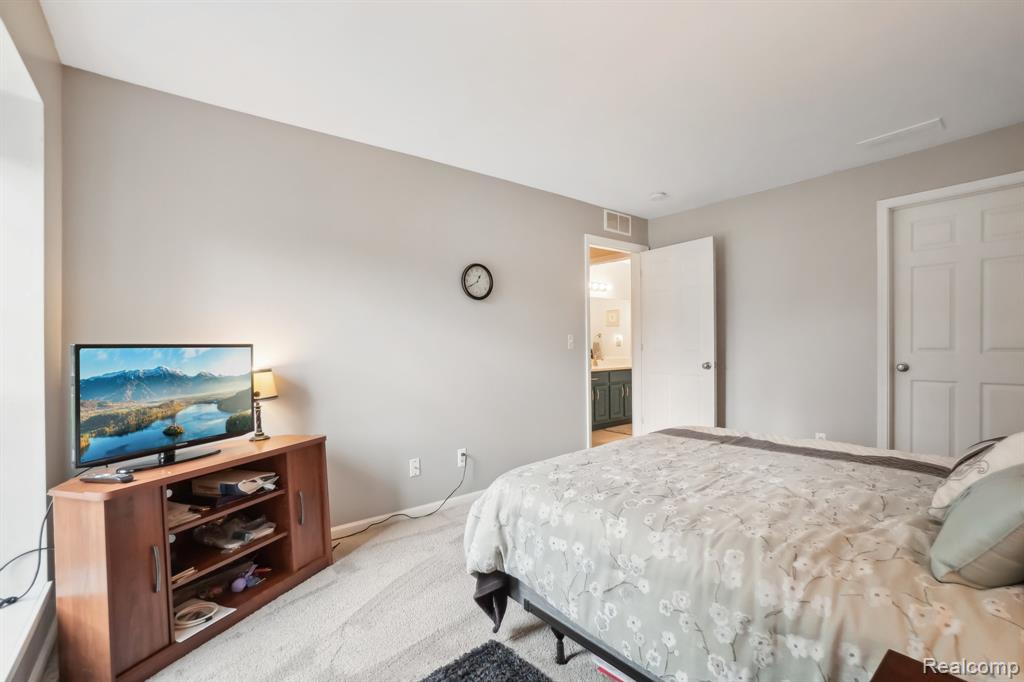 52355 HEATHERSTONE Avenue, Macomb, MI 48042 — Photo 17
