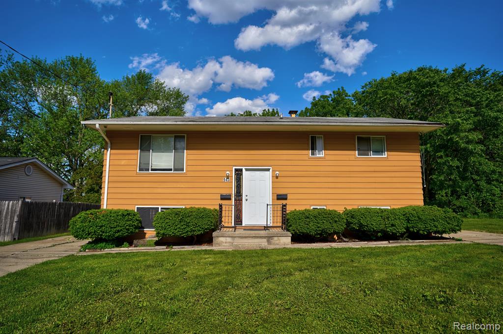 943 BRADLEY Avenue, Flint, MI 48503 — Photo 2
