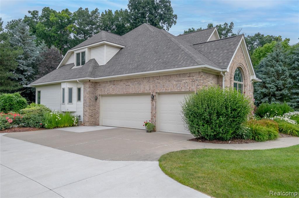 4230 Pavilion Court, Fenton, MI 48430 — Photo 36