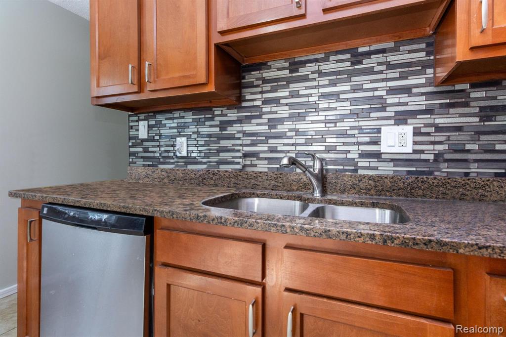 5961 McGuire Street, Taylor, MI 48180 — Photo 9