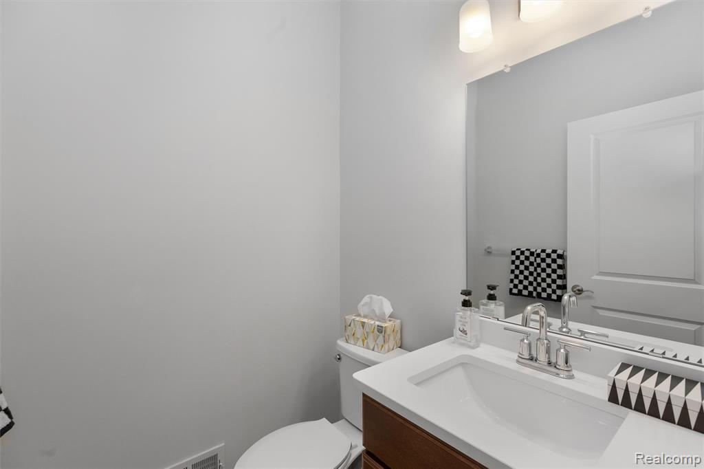 803 Balmoral Ln, Troy, MI 48085 — Photo 12