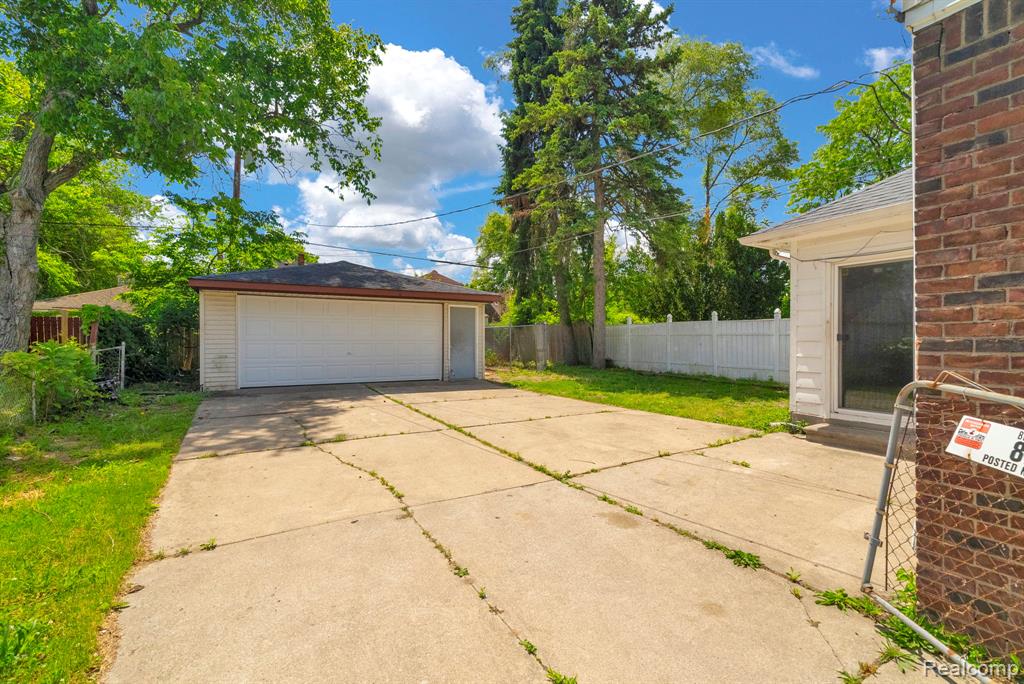8262 E Outer Drive, Detroit, MI 48213 — Photo 31