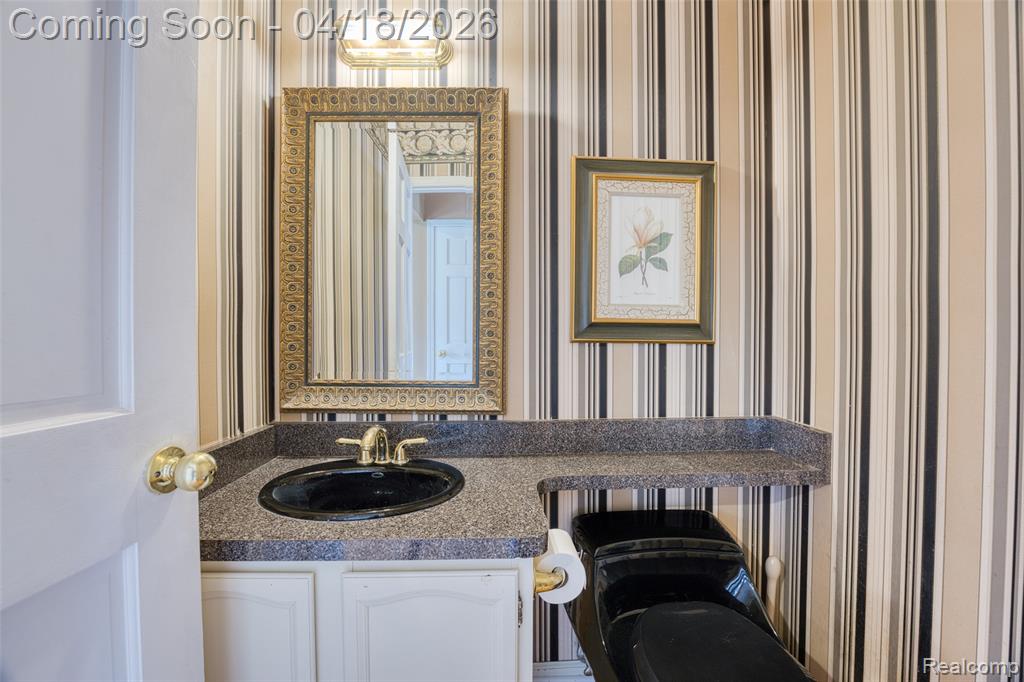 19965 Beverly Road, Beverly Hills, MI 48025 — Photo 23
