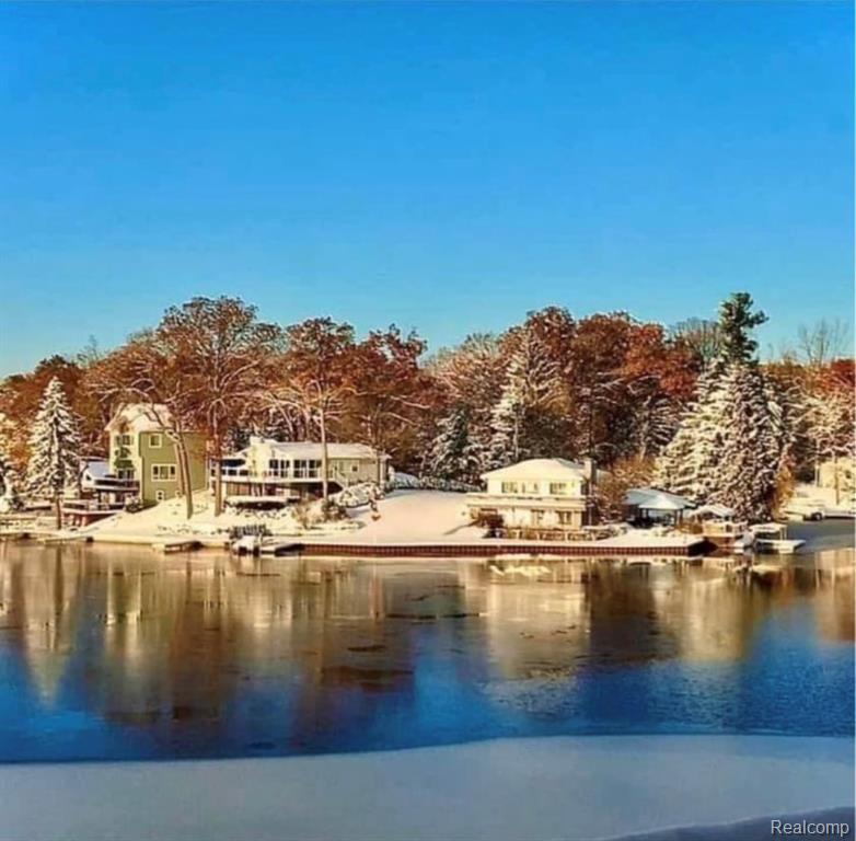 472 Shorewood Court, Lake Orion, MI 48362 — Photo 54