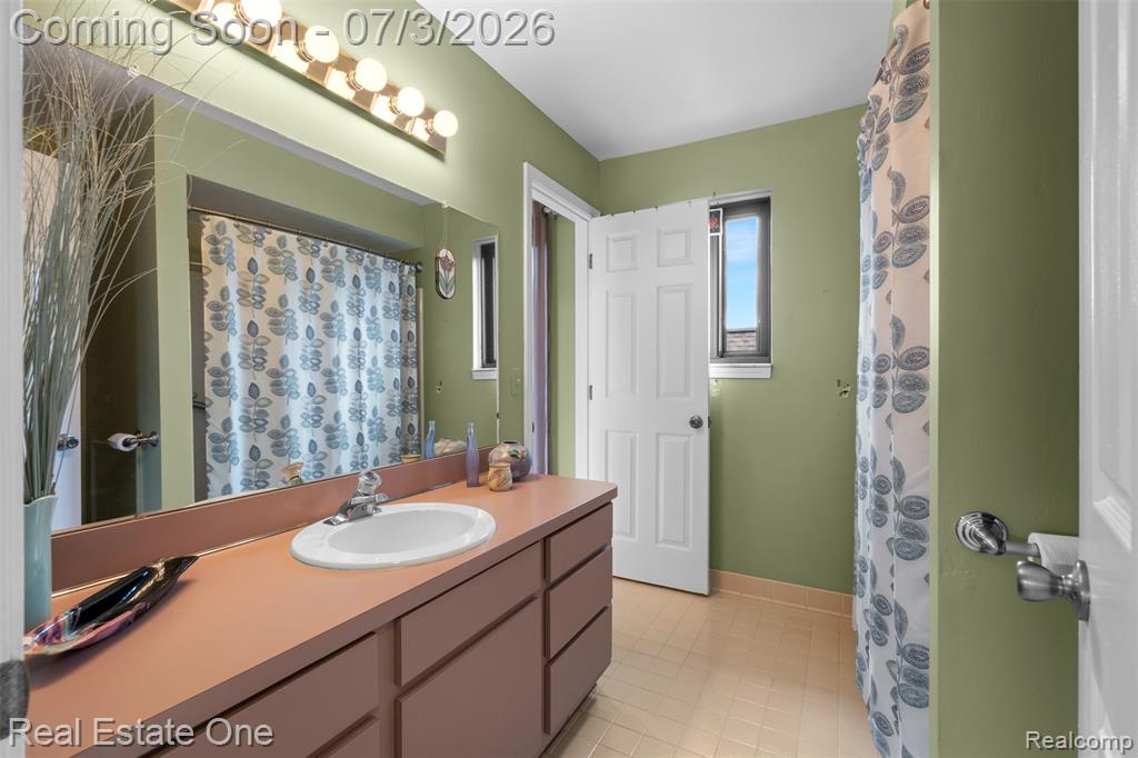 42185 Lochmoor Street, Clinton Twp, MI 48038 — Photo 24