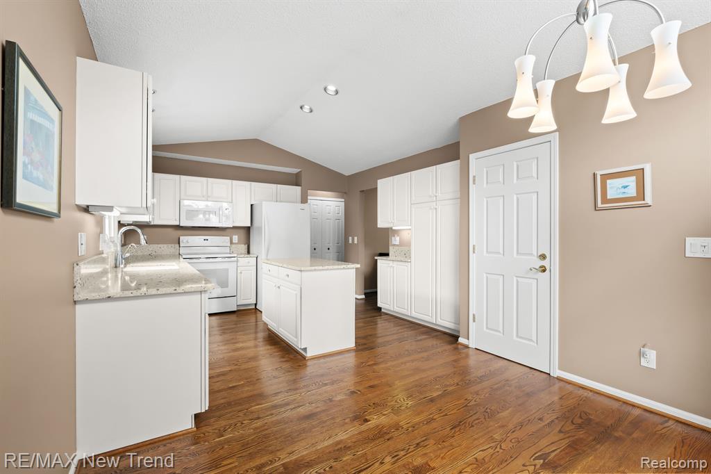 35163 KNOLLWOOD Lane, Farmington Hills, MI 48335 — Photo 18