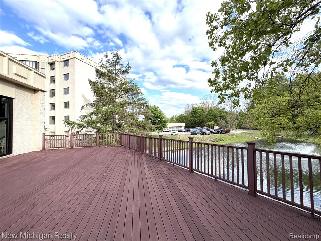 43000 12 Oaks Crescent Drive, 2033, Novi, MI 48377 — Photo 34