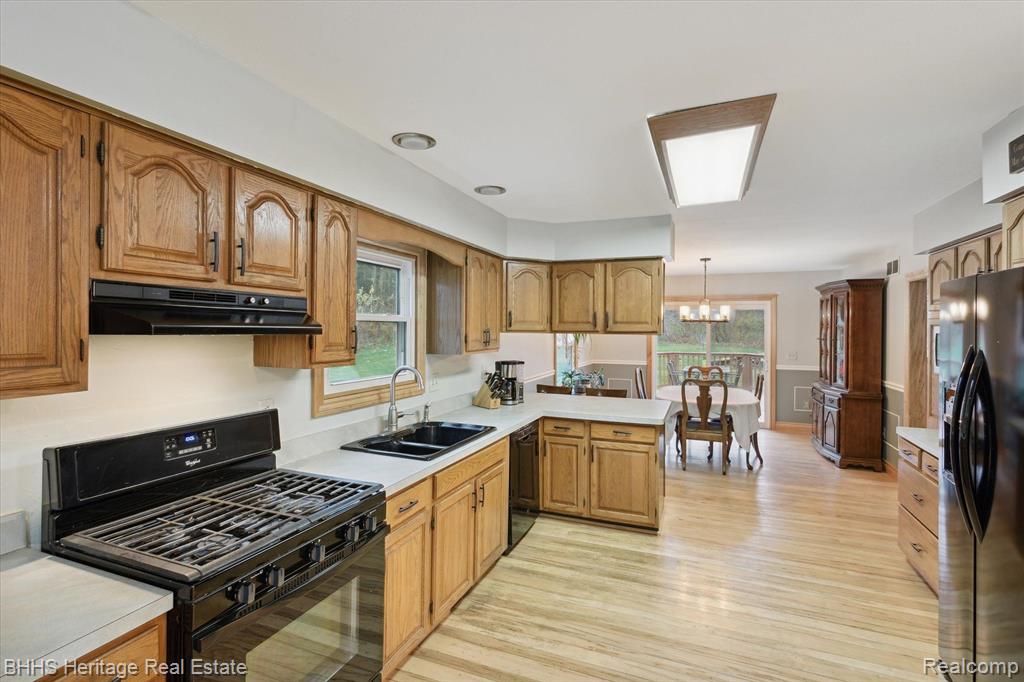 5904 W ALLEN Road, Fowlerville, MI 48836 — Photo 16