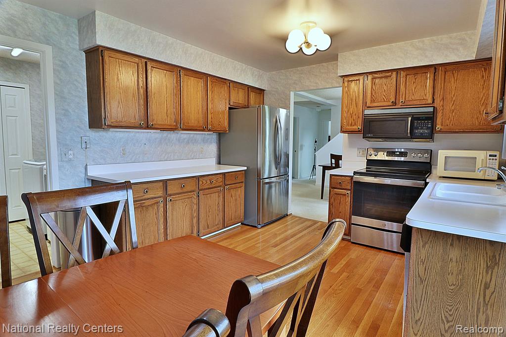 6400 PINECREST, West Bloomfield, MI — Photo 24