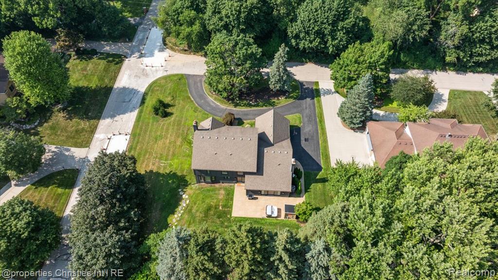 706 Great Oaks Drive, Bloomfield Hills, MI 48304 — Photo 11