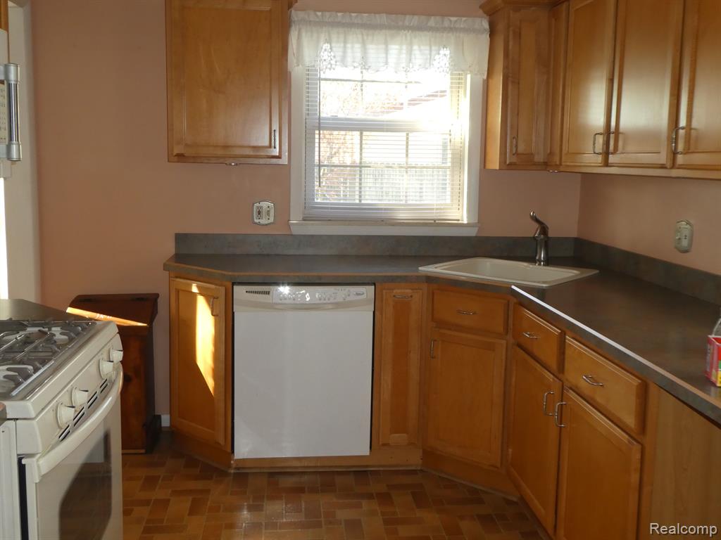 8435 INGRAM Street, Westland, MI — Photo 7