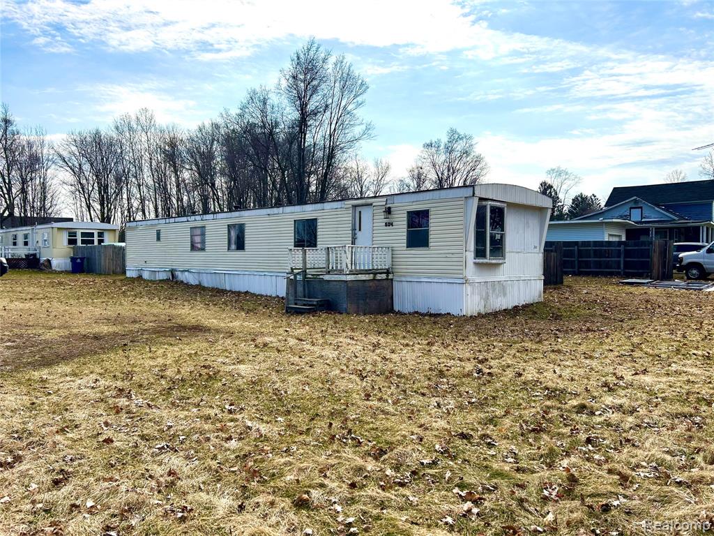 504 LOCUST Street, Howard City, MI 49329 — Photo 3