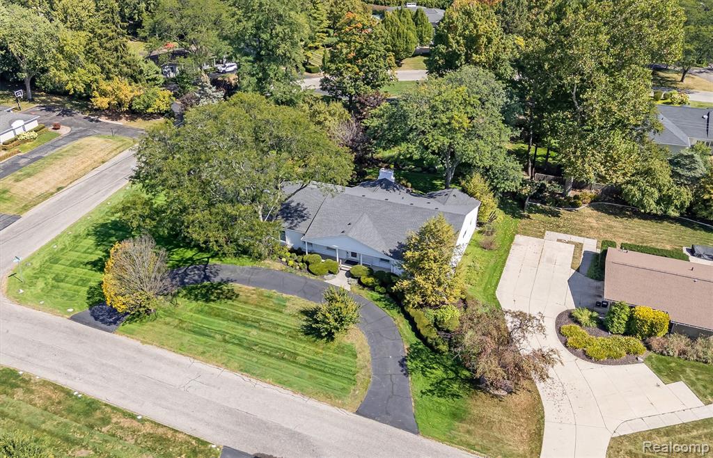 1348 Charrington Road, Bloomfield, MI 48301 — Photo 35