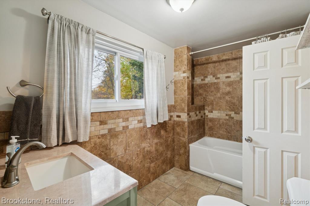 212 Airport Drive, Holly, MI 48442 — Photo 34