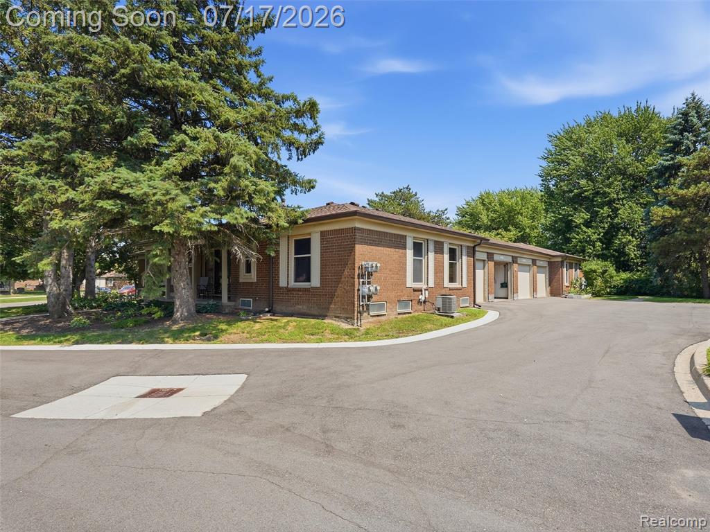 49139 Conway Court, 25, Utica, MI 48315 — Photo 5