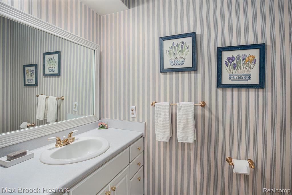 32533 Robinhood Drive, Beverly Hills, MI 48025 — Photo 21