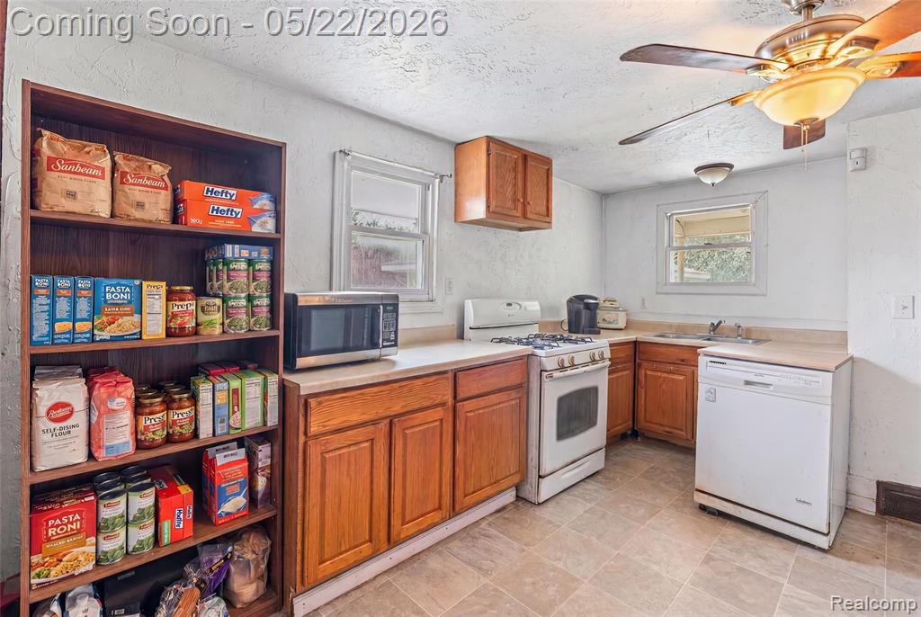 3385 N Genesee Road, Flint, MI 48506 — Photo 6