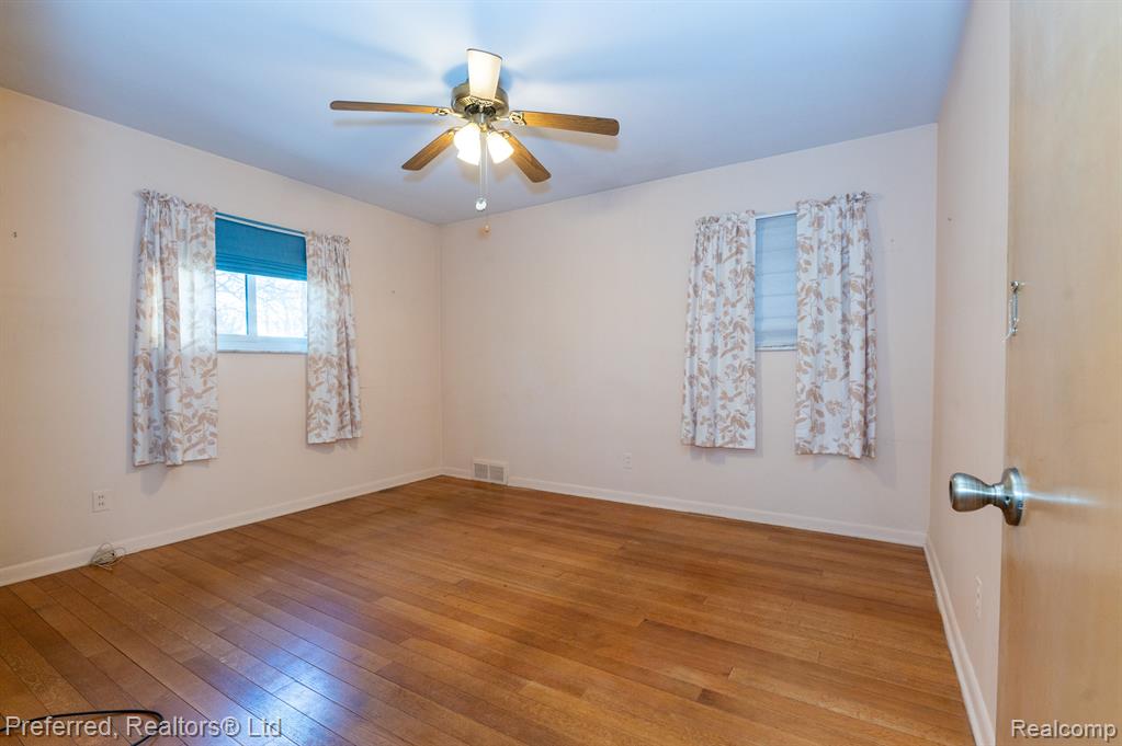 4565 UNIVERSAL Street, Dearborn Heights, MI 48125 — Photo 12
