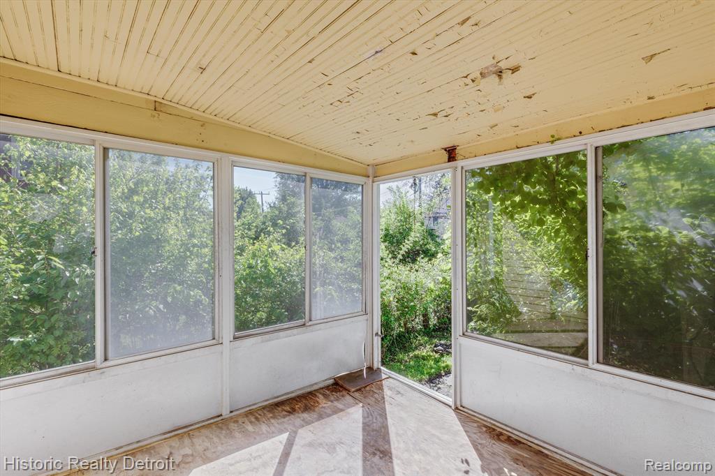 923 CALVERT Street, Detroit, MI 48202 — Photo 12