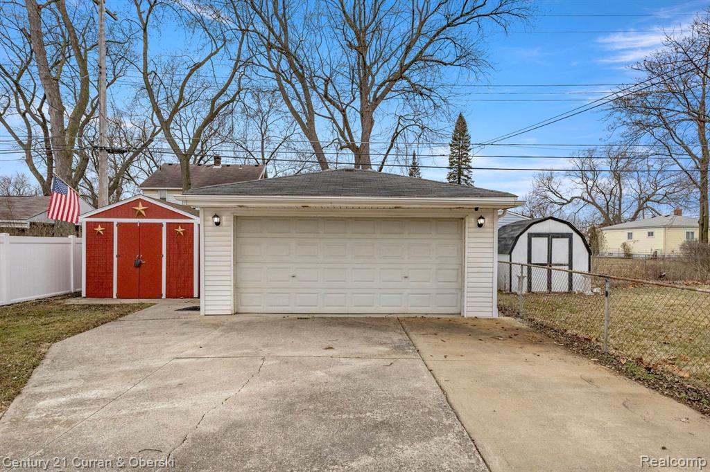 4928 RAYMOND Avenue, Dearborn Heights, MI 48125 — Photo 27