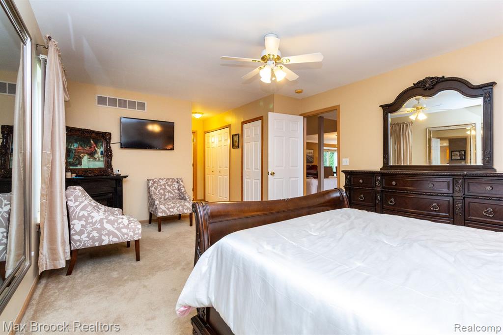 50592 MURRAY Drive, Macomb, MI 48044 — Photo 17