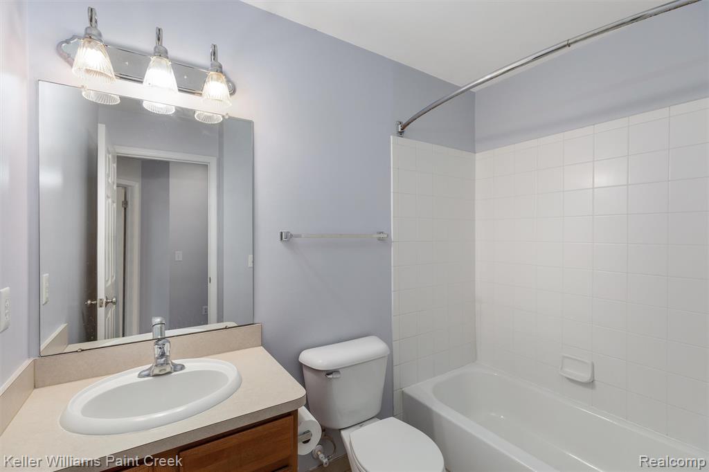 1093 Foxboro, Troy, MI 48083 — Photo 14