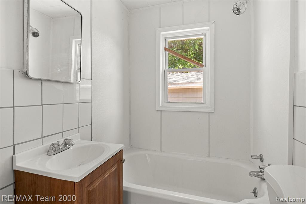 21304 Glen Lodge Road, Royal Oak, MI 48220 — Photo 36