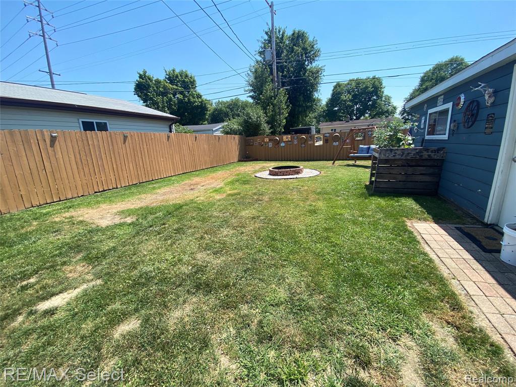 818 McKeighan Avenue, Flint, MI 48507 — Photo 5
