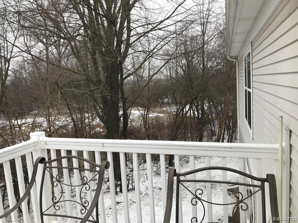 756 FIELDSTONE Circle W, Chelsea, MI 48118 — Photo 12