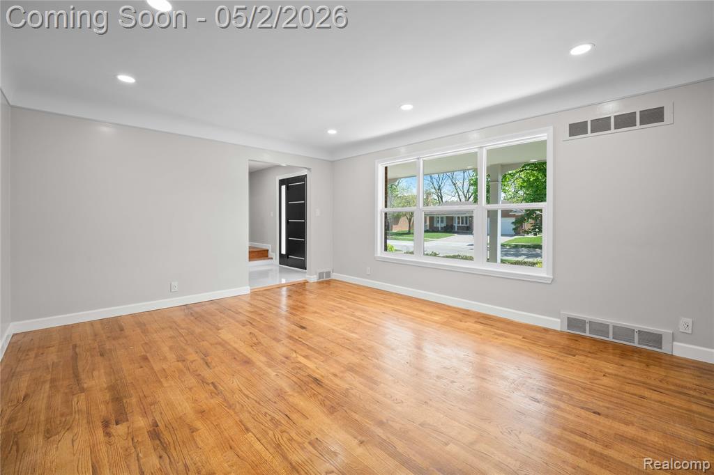 5 Snow Court, Dearborn, MI 48124 — Photo 8