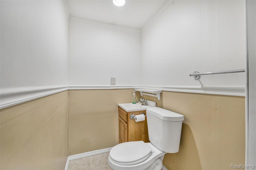 25279 Greenbrooke Drive, Southfield, MI 48033 — Photo 17