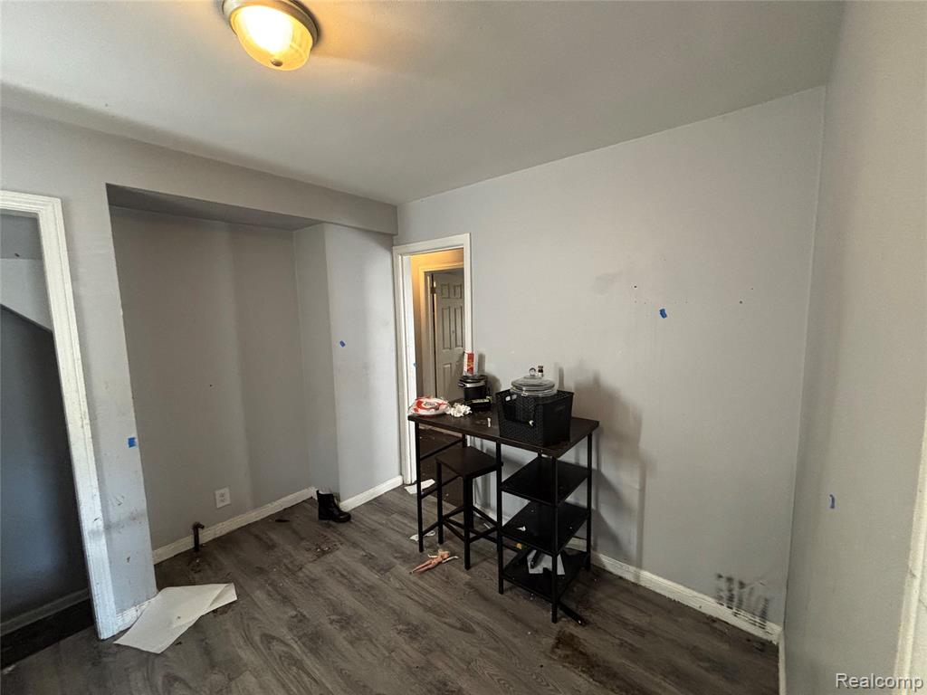 7647 Greenview Avenue, Detroit, MI 48228 — Photo 11