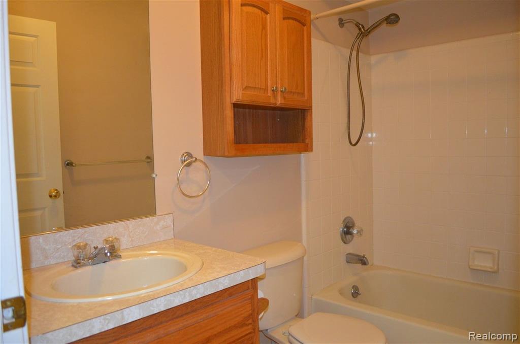 43237 CAPE Drive, Sterling Heights, MI 48313 — Photo 8