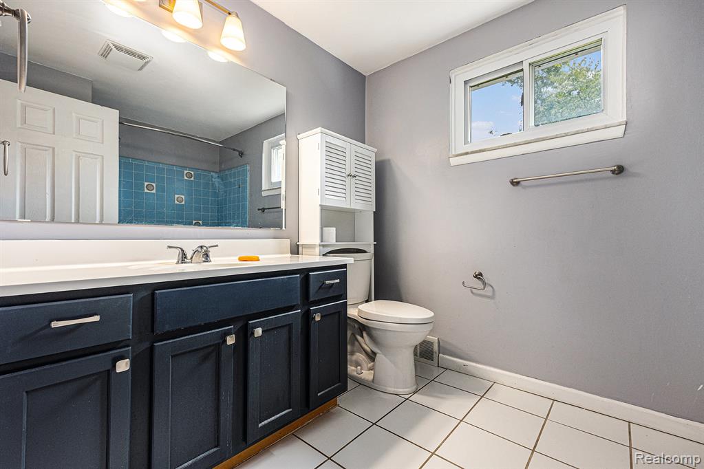 20740 Marter Road, Grosse Pointe Woods, MI 48236 — Photo 17