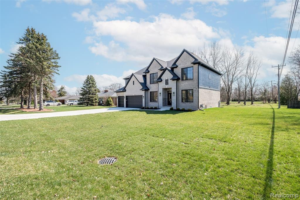 50 Lesdale Drive, Troy, MI 48085 — Photo 9