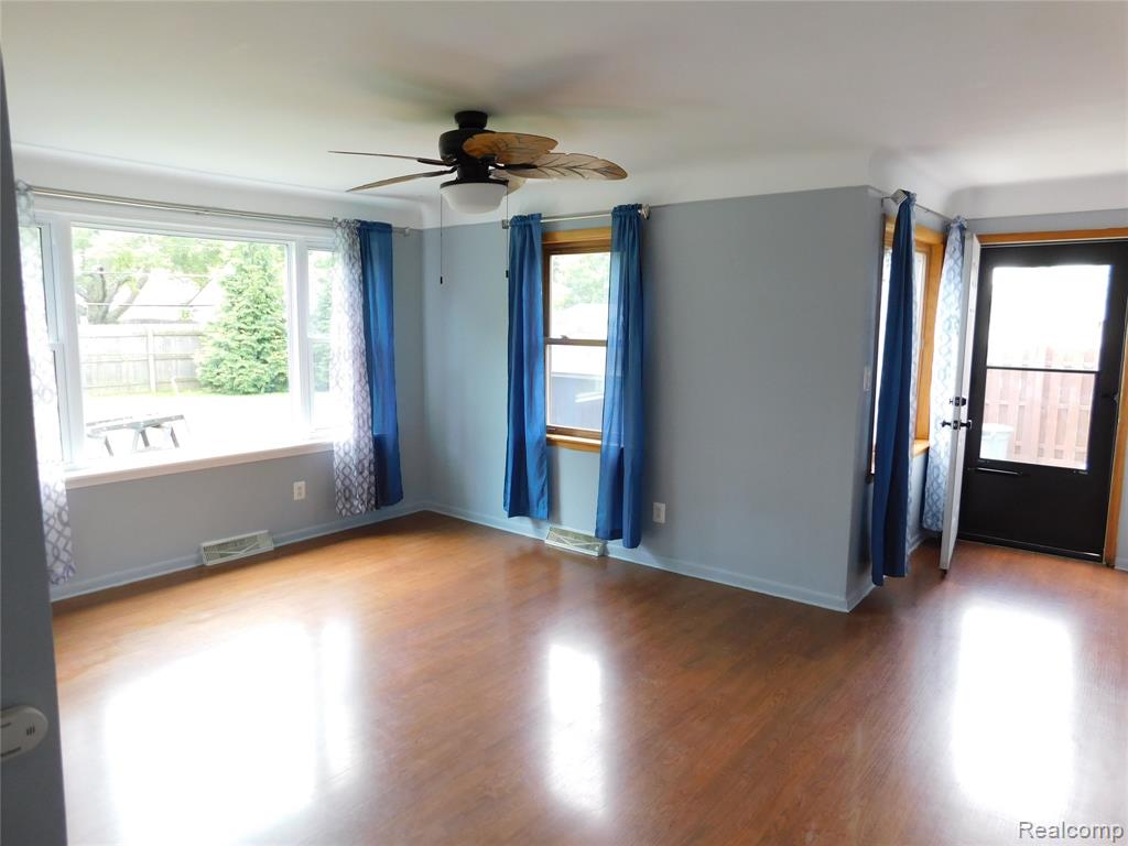 16740 College, Fraser, MI 48026 — Photo 12