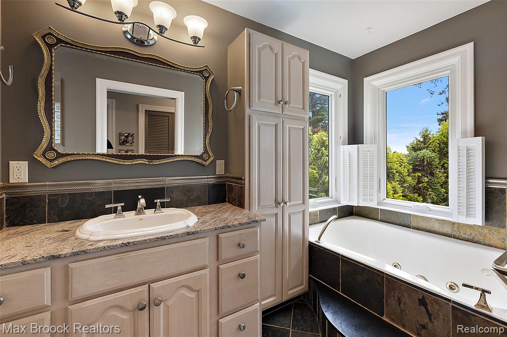 3642 Orchard Lake Road, West Bloomfield, MI 48324 — Photo 17