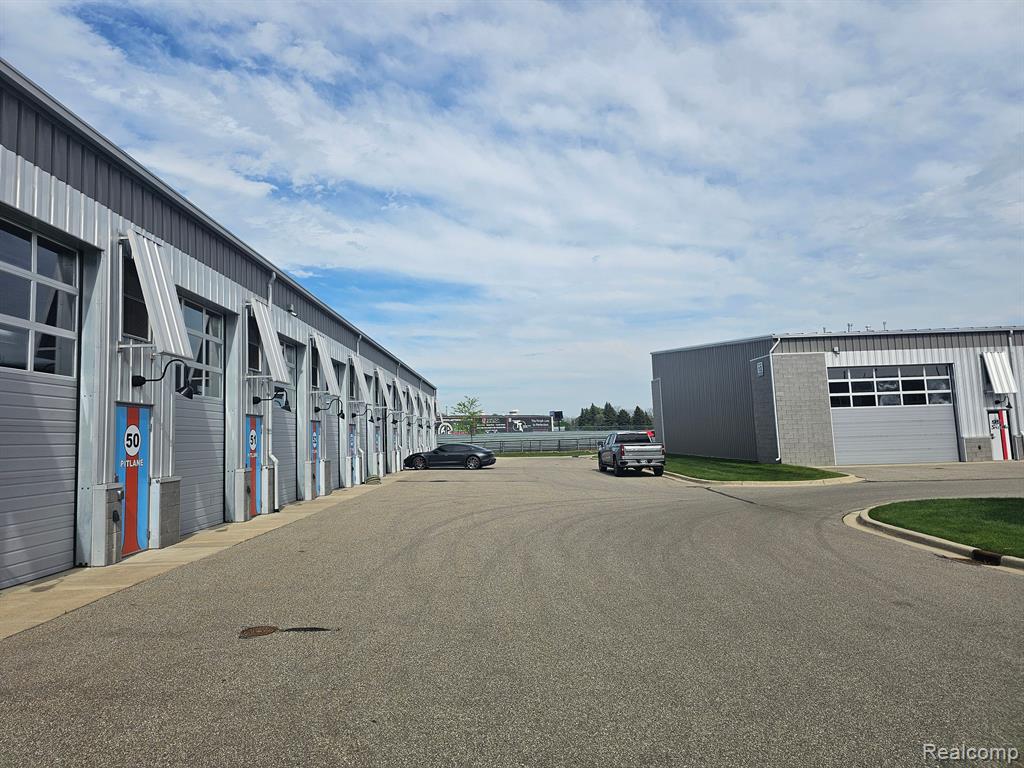 48 PIT Lane, Pontiac, MI 48341 — Photo 18