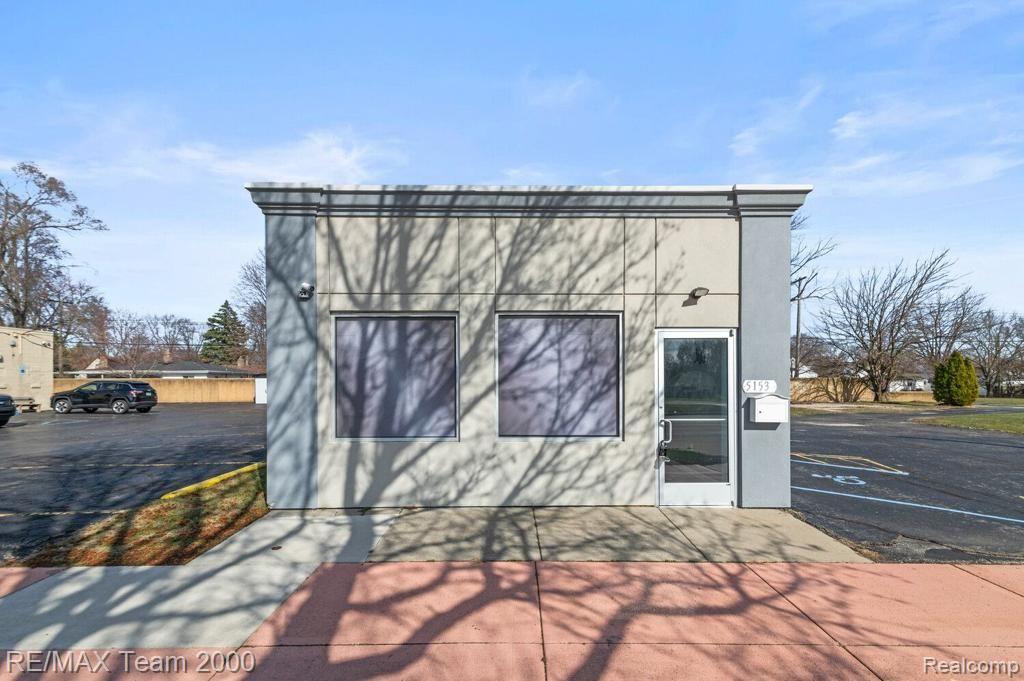 5153 S Beech Daly Street, Dearborn Heights, MI 48125 — Photo 2