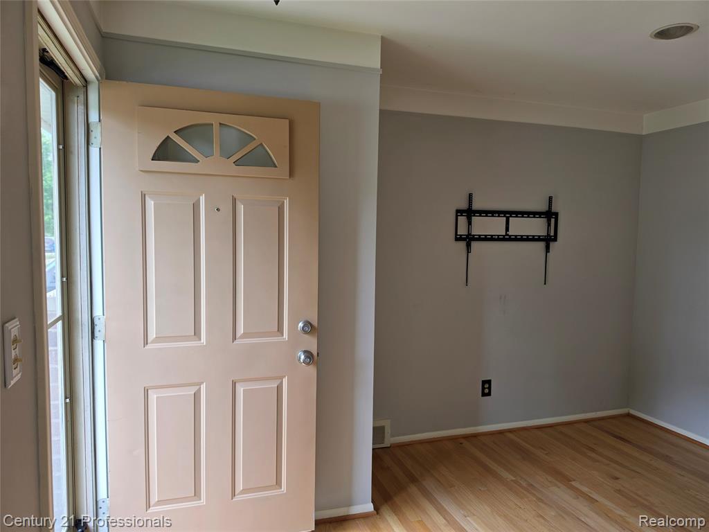 29421 Mark Avenue, Madison Heights, MI 48071 — Photo 38