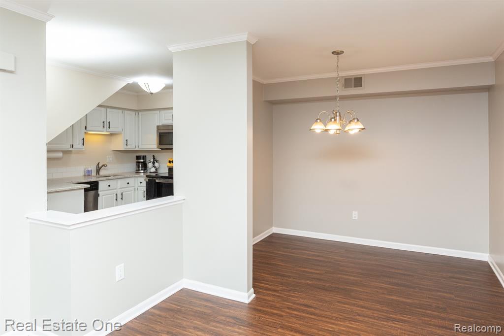 233 PINEWOOD Circle, Plymouth, MI 48170 — Photo 10