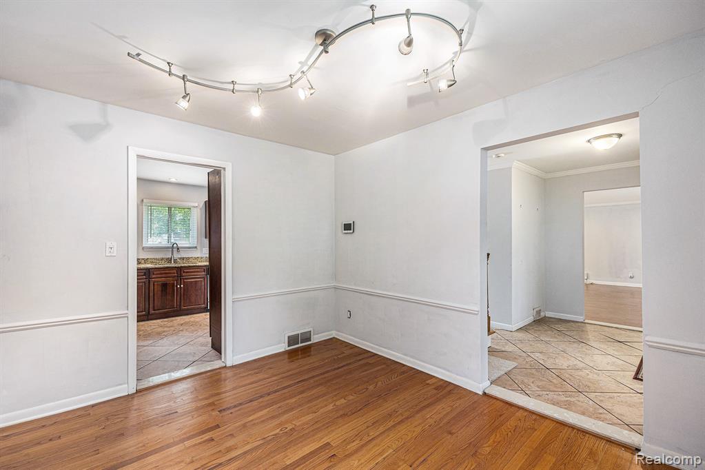 20740 Marter Road, Grosse Pointe Woods, MI 48236 — Photo 9