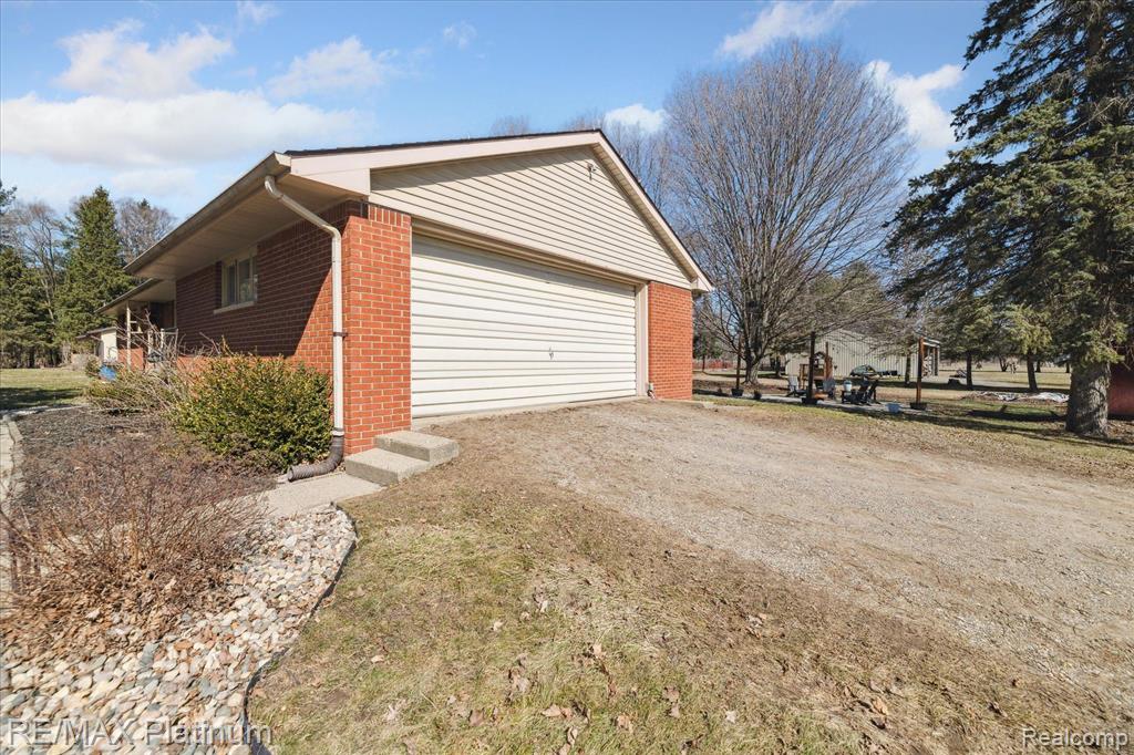 3968 Cemetery Road, Fowlerville, MI 48836 — Photo 38