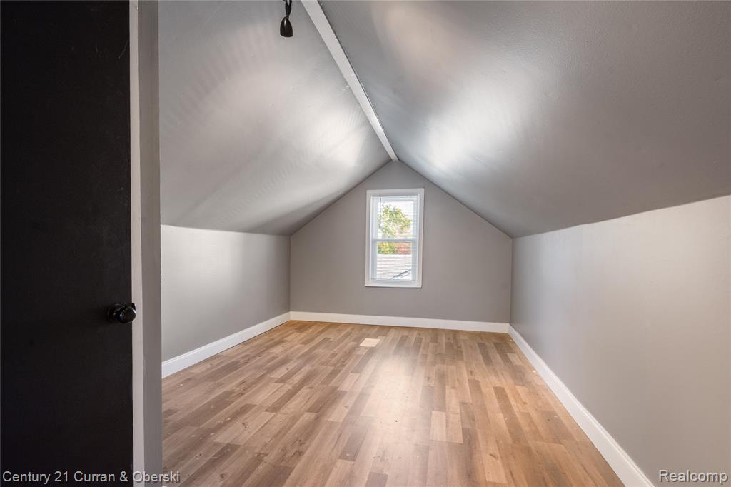 18933 Kenosha Street, Harper Woods, MI 48225 — Photo 19