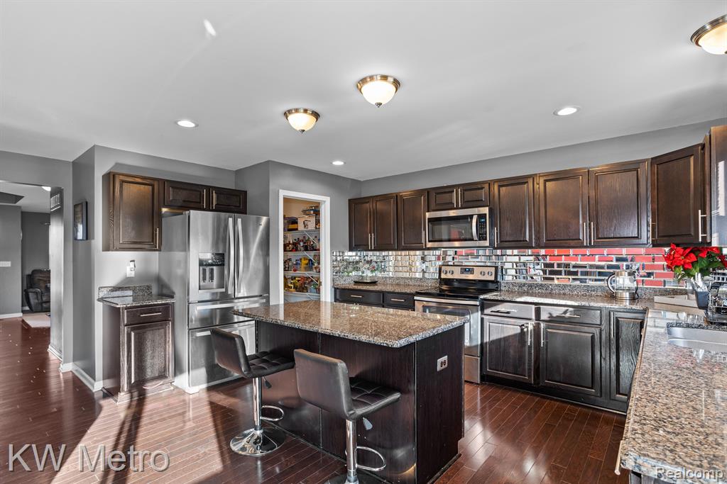 7966 Hallie Drive, Ypsilanti, MI 48198 — Photo 8