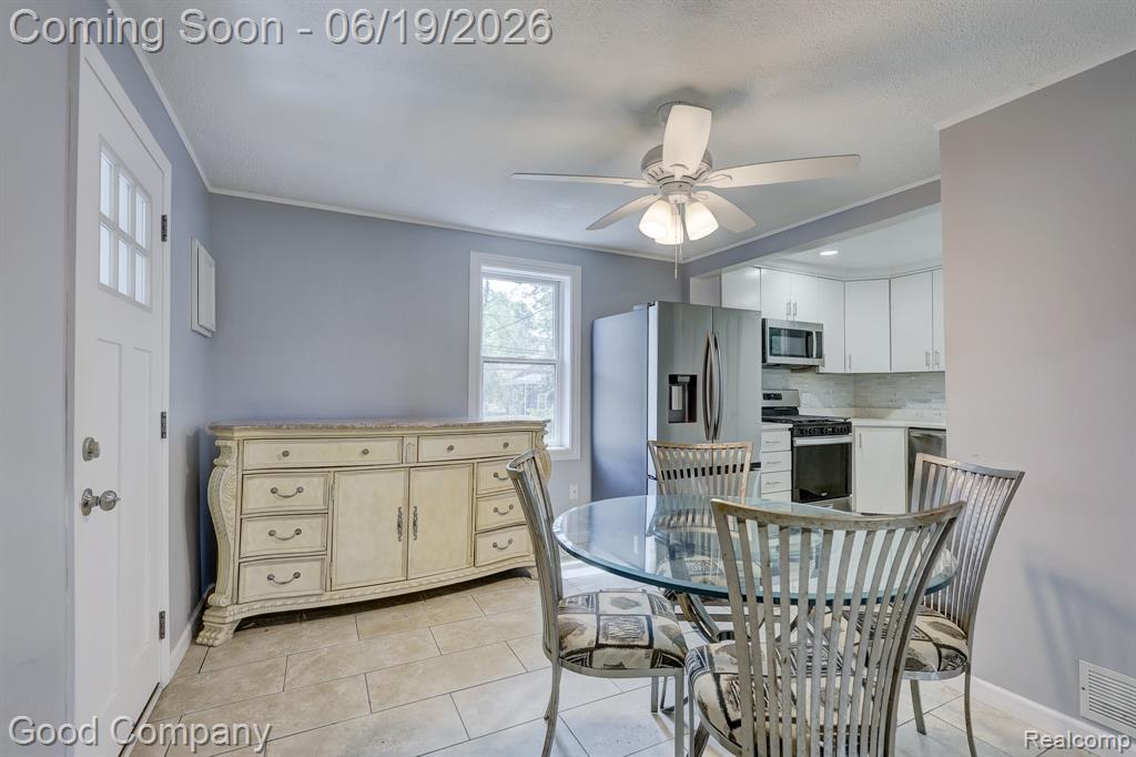 335 W Lincoln Avenue, Madison Heights, MI 48071 — Photo 11